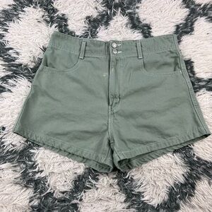 Levi Women’s Green High Waisted Mom Shorts Size 32 FLAW